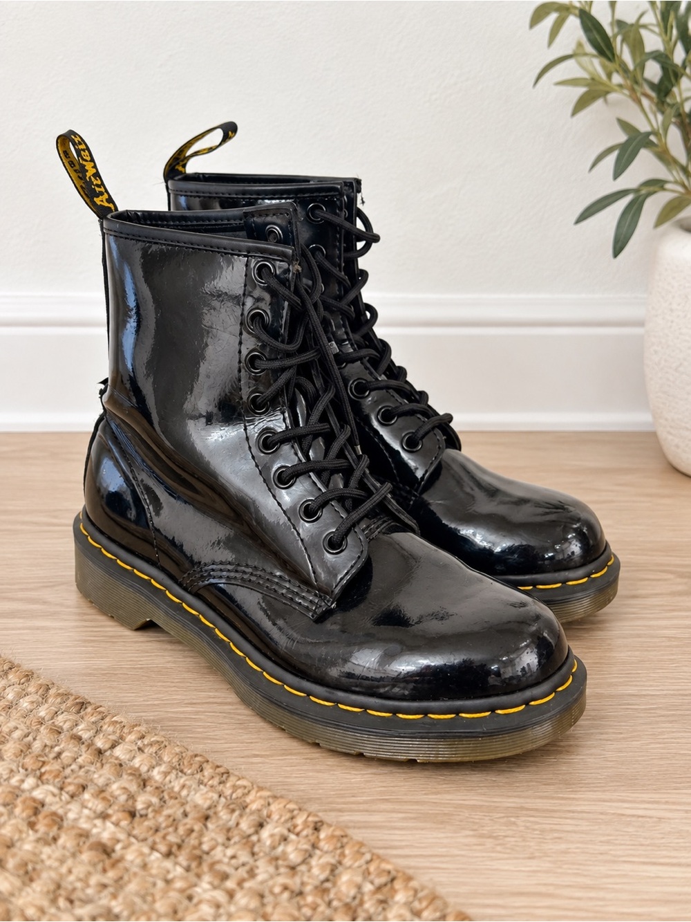 Dr. Martens 1460W Black Patent Leather 8-Eye Combat Boots Womens Size 8